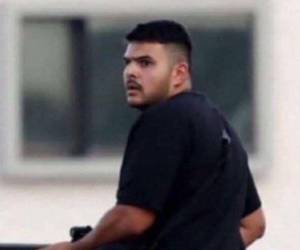 Según las investigaciones preliminares, las autoridades creen que padre e hijo actuaron de manera independiente.