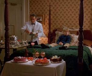 El Plaza Hotel recuperó uno de los imaginarios más reconocibles del cine navideño y lo convirtió en una propuesta turística que ha generado curiosidad. La oferta recrea episodios que forman parte del universo de Mi pobre angelito 2 y ha despertado el interés de viajeros que buscan una experiencia distinta en su paso por Manhattan. A continuación, los detalles.