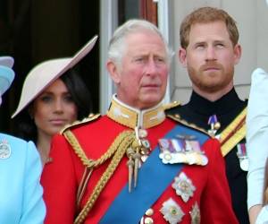 Fuentes cercanas a la Casa Real aseguran que Carlos III fue informado del regreso de los duques de Sussex apenas días antes de que la noticia se hiciera pública.