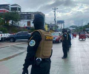 Varios elementos policiales mantendrán intervenidos, desde las 6 de la tarde del martes 6 de diciembre hasta las 6 de la tarde del 6 de enero de 2023, 162 barrios y colonias de la capital y el Valle de Sula.