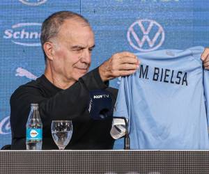 La unión Marcelo Bielsa-Uruguay comenzó en mayo de 2023 previo a la Copa América 2024, las eliminatorias sudamericanas y el Mundial 2026, con el objetivo de mejor el rendimiento de la escuadra charrúa en las diferentes competiciones de selecciones.
