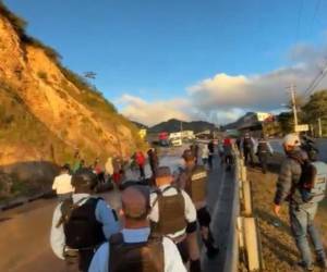 La Policía acudió desde temprano para hacer el respectivo desalojo.