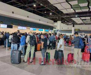 Centenas de quejas. Muchos usuarios afirman que es más costoso viajar desde Palmerola que desde el aeropuerto Ramón Villeda Morales.