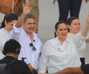 El expresidente Juan Orlando Hernández ya regresó a Honduras para reunirse con sus seres queridos, pero horas antes de volar, JOH, como se le conoce popularmente, brindó una entrevista donde brindó más detalles sobre su vuelta al país y sobre qué traía en sus maletas.