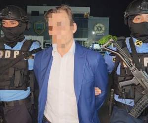 El abogado es acusado del crimen de una mujer estadounidense, quien era su cliente.