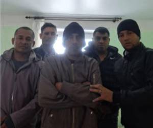 Siete hondureños salieron de su país en busca de una oportunidad de empleo en Rusia, en áreas como la agricultura, albañilería y fontanería, pero al llegar allá se dieron cuenta de que las promesas laborales eran en realidad una trampa para arrastrarlos a un macabro plan, del cual solo cinco de ellos lograron escapar.