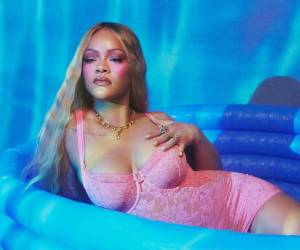 Rihanna tiene mucho material musical, pero nada de prisa por volver a la música.