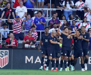 El argentino Mauricio Pochettino aprovechó este amistoso para hacer debutar a hasta once jugadores.