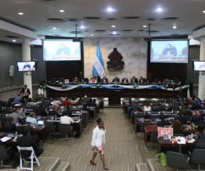 El altercado tuvo lugar en la sesión iniciada en horas de la mañana de este jueves.