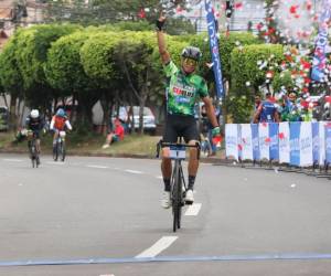 Esta es la primera vez que Héctor Menéndez gana la Vuelta Ciclística EL HERALDO.
