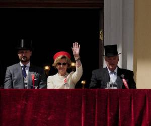 El monarca, que recibe tratamiento con antibióticos para combatir una infección en la sangre derivada de una anemia, continúa de baja médica mientras recibe las visitas de la reina Sonia y del príncipe heredero Haakon.