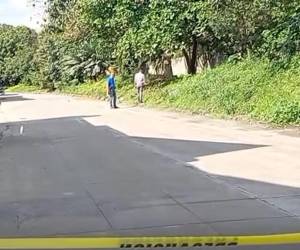 El cuerpo fue encontrado a la orilla de la 33 calle de la ciudad de San Pedro Sula.