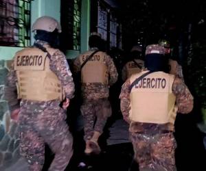 El mandatario salvadoreño había anunciado el 23 de noviembre que cercaría ciudades para que los militares busquen casa por casa y arresten a pandilleros.
