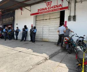 El cuerpo sin vida de Hong Xi Xuan quedó en el interior de la tienda, propiedad de sus padres.