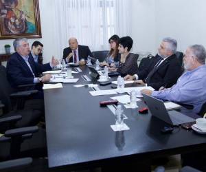 El comisionado presidencial para el Desarrollo del Sector Logístico, Yaudet Burbara, sostuvo una reunión con el ministro de la Presidencia Juan Carlos García y otros funcionarios en Casa Presidencial