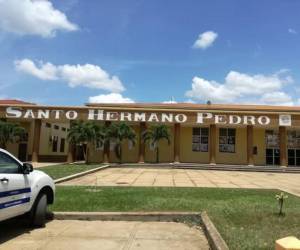 El oficial de la policía fue ingresado al Hospital Santo Hermano Pedro, en Catacamas.