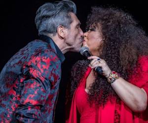 El pasado domingo, Amanda Miguel tomó su teléfono y escribió lo que muchos ya sabían que sentía, pero que pocas veces se expresa con tanta claridad. Ese día, Diego Verdaguer habría cumplido 75 años. Él murió el 27 de enero de 2022, a los 70, por complicaciones del Covid-19 mientras estaba internado en un hospital de Los Ángeles, California. La cantante argentina publicó en sus redes sociales una fotografía de su esposo acompañada de un texto que resumió cuatro años de duelo y casi medio siglo de vida en común.