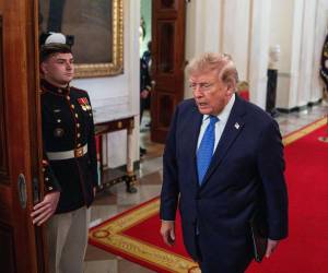 La nueva orden ejecutiva del presidente Donald Trump para limitar la ciudadanía por nacimiento es inconstitucional, afirma la ACLU.