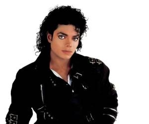 Su muerte fue causada por una intoxicación aguda de propofol y benzodiazepina administrada por su médico personal Conrad Murray, quien le suministraba los anestésicos para combatir el insomnio durante los ensayos de su próxima gira.