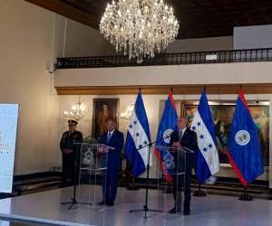 Asfura y Briceños comparecieron ante los medios sobre la reunión de este lunes.