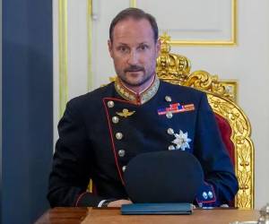 Tras el fallecimiento de Harald V, su hijo se convirtió automáticamente en el nuevo jefe de Estado. El monarca eligió el nombre de Haakon VIII para su reinado.