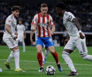 El Real Madrid se mide al Girona en el Santiago Bernabéu.