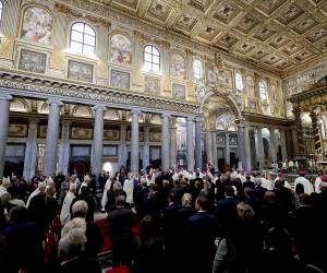 La Basílica de Santa María la Mayor homenajeó este martes al papa Francisco en el primer aniversario de su fallecimiento, recordando con una placa las 126 visitas que el pontífice realizó al templo donde, por deseo expreso, reposan sus restos.
