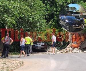 El aparatoso incidente se registró a eso de las 11 de la mañana en una calle poco transitada de dicha urbanización. Hasta el momento se desconoce si el conductor resultó herido tras el fuerte impacto.