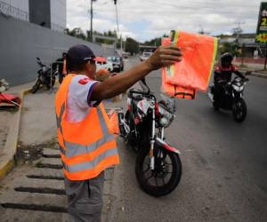Comerciantes que incrementen sin justificación el precio de chalecos reflectivos podrían ser multados, luego de denuncias por ventas de hasta 800 lempiras.