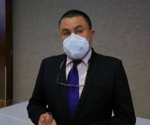 Se conoció que los criminales aprovecharon que la maleza en la parte trasera del inmueble estaba alta por donde donde además habrían aprovechado para irrumpir dentro de la vivienda.