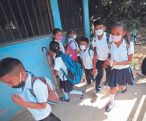 Los uniformes tradicionales serán retirados en los centros educativos que expongan indicadores de pobreza en Honduras.