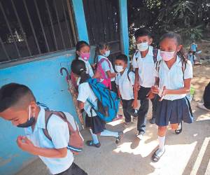 Los uniformes tradicionales serán retirados en los centros educativos que expongan indicadores de pobreza en Honduras.