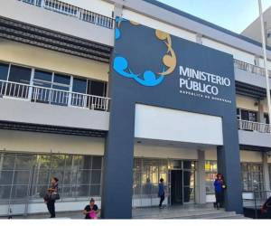 La fiscalía advirtió que la destitución de los funcionarios podría pasar de una acción legislativa, y derivar en acciones penales, en caso de identificarse indicios de responsabilidad criminal.