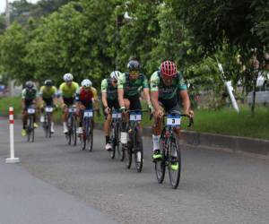 Emocionados y con una meta en mente, ser los primeros de su categoría. Hombres y mujeres de la categoría élite de la Vuelta EL HERALDO 2025 están buscando llevarse el primer lugar de la competencia.