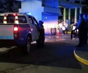 A la escena del crimen llegaron agentes de la Policía Nacional, quienes iniciaron las indagaciones para determinar a los responsables del ataque armado.