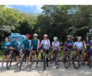 En pleno Campo de Parada Marte, 10 de las Guerreras 0801 que atendieron el llamado de Diario El Heraldo para empezar a calentar la previa de la decimoquinta edición de la Vuelta Ciclística 2026.