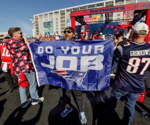 Gran ambiente afuera del Levi's Stadium para el Super Bowl.