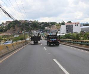 Nuevas alternativas viales proyecta la SIT para descongestionar la salida al sur de Tegucigalpa, entre ellas la ampliación del puente sobre el río San José, con una inversión de 63.5 millones de lempiras.