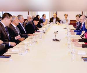 En la última reunión con la misión del FMI, encabezada por Emilio Fernández, participó el presidente de la República, Nasry Asfura.