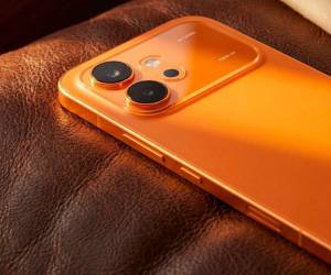 El HONOR 600 es un smartphone insignia que combina un diseño unibody esculpido con precisión, cámara nocturna ultra-nítida de 200MP, pantalla ultrabrillante de 8000 nits y potentes funciones de IA.