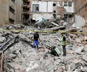 Mario Zapata y Brenda Flores viajaron a Colombia para pasar unos días de vacaciones, pero desde la mañana del terremoto sus hijos no han vuelto a tener comunicación con ellos.