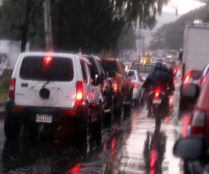 Fuertes lluvias por el frente frío que se registra desde el martes elevarán el riesgo de inundaciones repentinas en la zona urbana norte de Honduras. A continuación algunas de las recomendaciones a tomar en cuenta.