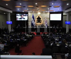 El Congreso Nacional recibió el informe final de la Comisión Especial de Juicio Político que recomienda destituciones y reformas en órganos electorales.