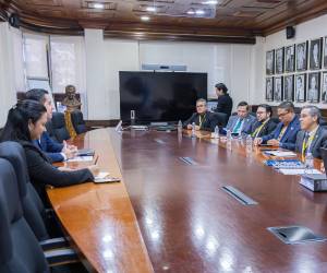 El rector Odir Fernández se reunió con el ministro de Finanzas, Emilio Hércules, para concretar el pago de 719 millones de lempiras pendientes a la UNAH correspondientes al 6% del presupuesto de 2025.