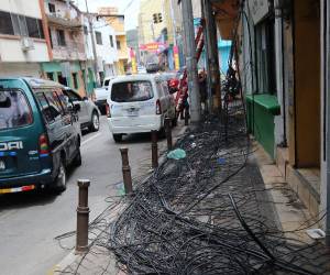 El retiro de estructuras aéreas es el inicio de la intervención que busca modernizar los servicios del centro histórico de Tegucigalpa.