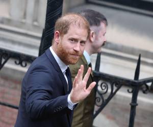 Entre los aspectos del ámbito personal de Harry que, según la demanda, fueron obtenidos sin autorización figuran diálogos con su hermano William vinculados a un memorial dedicado a la princesa Diana.