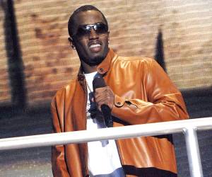 El expediente carcelario de Sean Diddy Combs presenta, una vez más, una fecha de liberación distinta a la inicial, en medio de las repercusiones de una pelea que el propio famoso protagonizó a mediados de julio dentro del centro penitenciario donde cumple su condena.