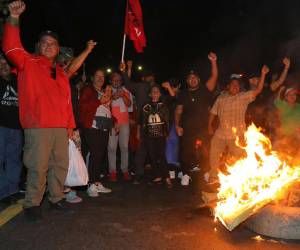 La manifestación fue convocada por el expresidente y coordinador de Libre, Manuel “Mel” Zelaya, a través de sus redes sociales.