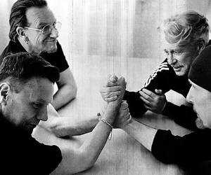 Mientras Days of Ash abordaba los tiempos caóticos del mundo que nos rodea, Easter Lily parte de un lugar intimista y más reflexivo.