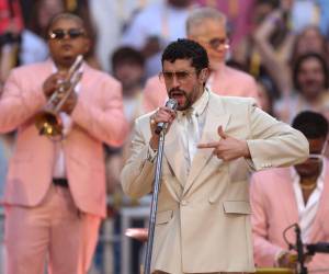 El cantante puertorriqueño Bad Bunny durante el último concierto de su gira en Madrid, en el estadio Metropolitano.